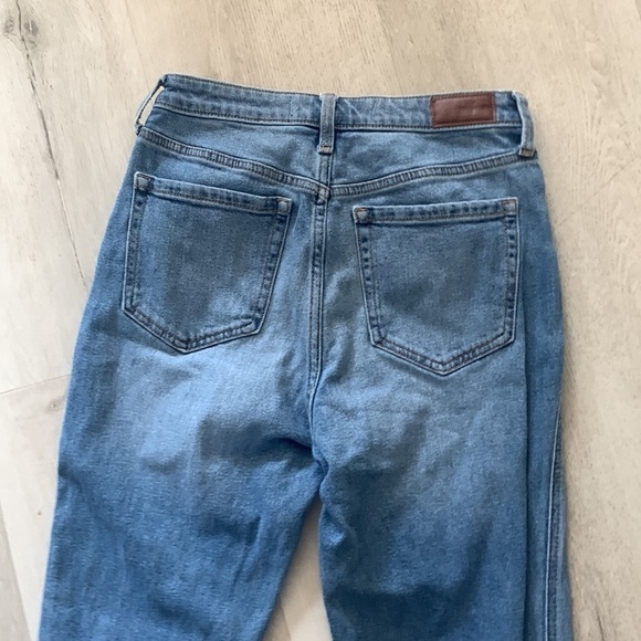 Ultra High Rise Mom Jean Hollister size 28 medium wash stretchy school street - Picture 11 of 12